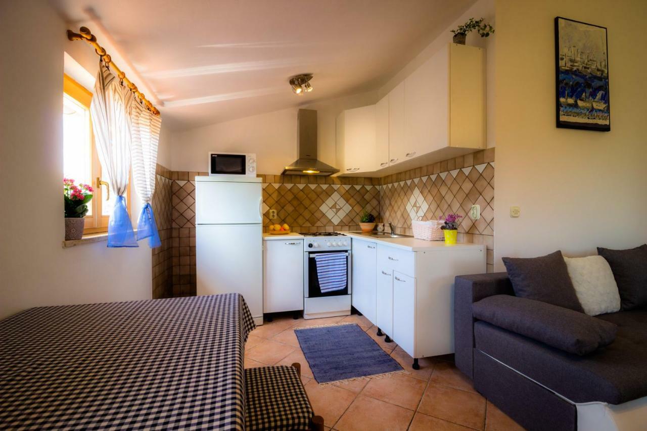 Apartment Helena Póla Kültér fotó